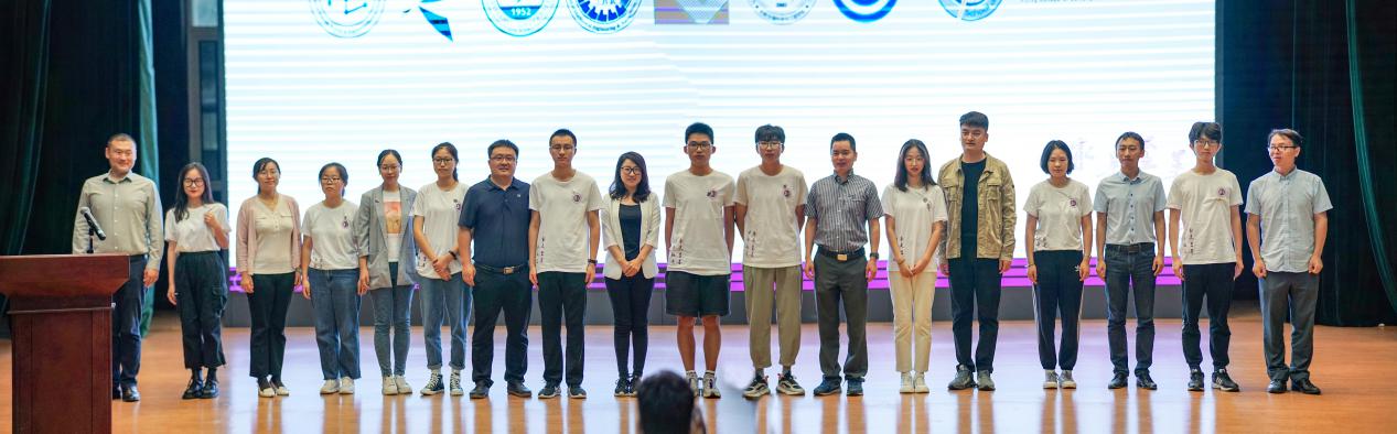 365英国上市公司