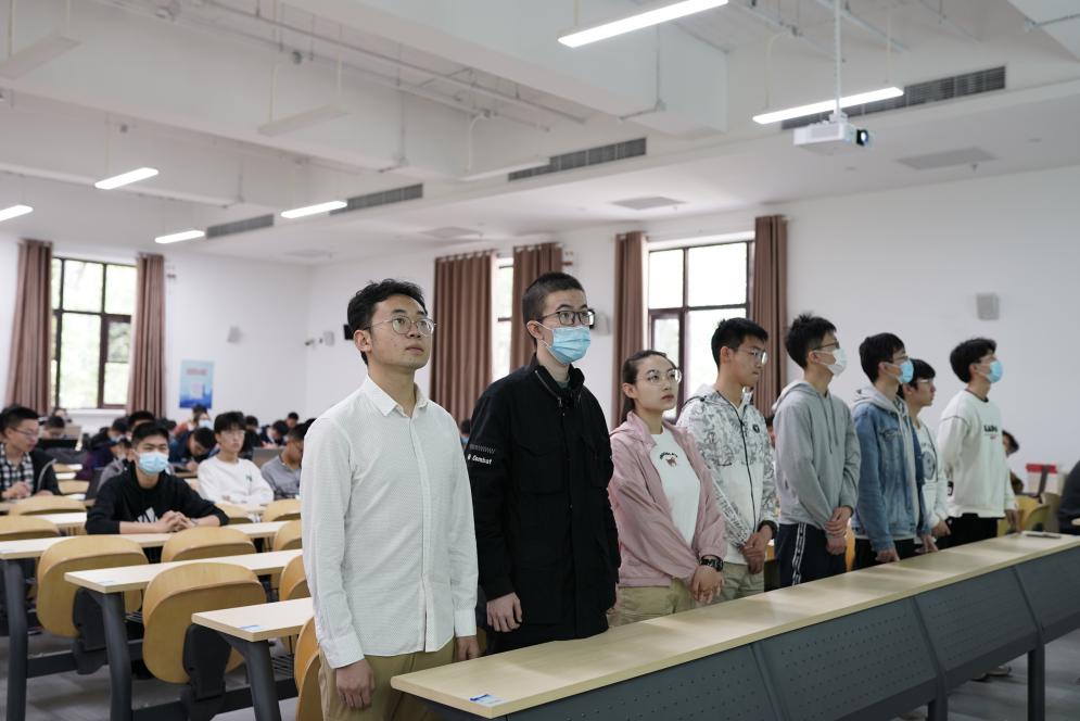 365英国上市公司