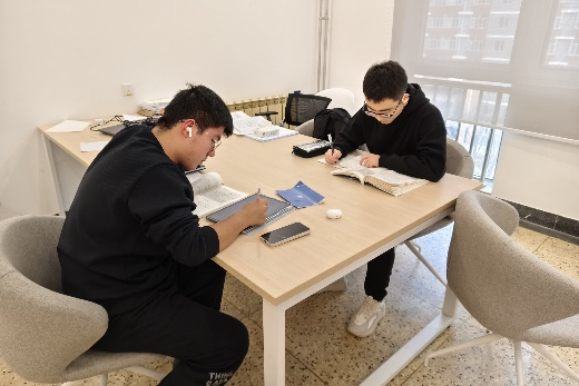 365英国上市公司