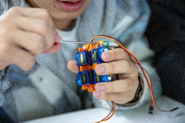 365英国上市公司