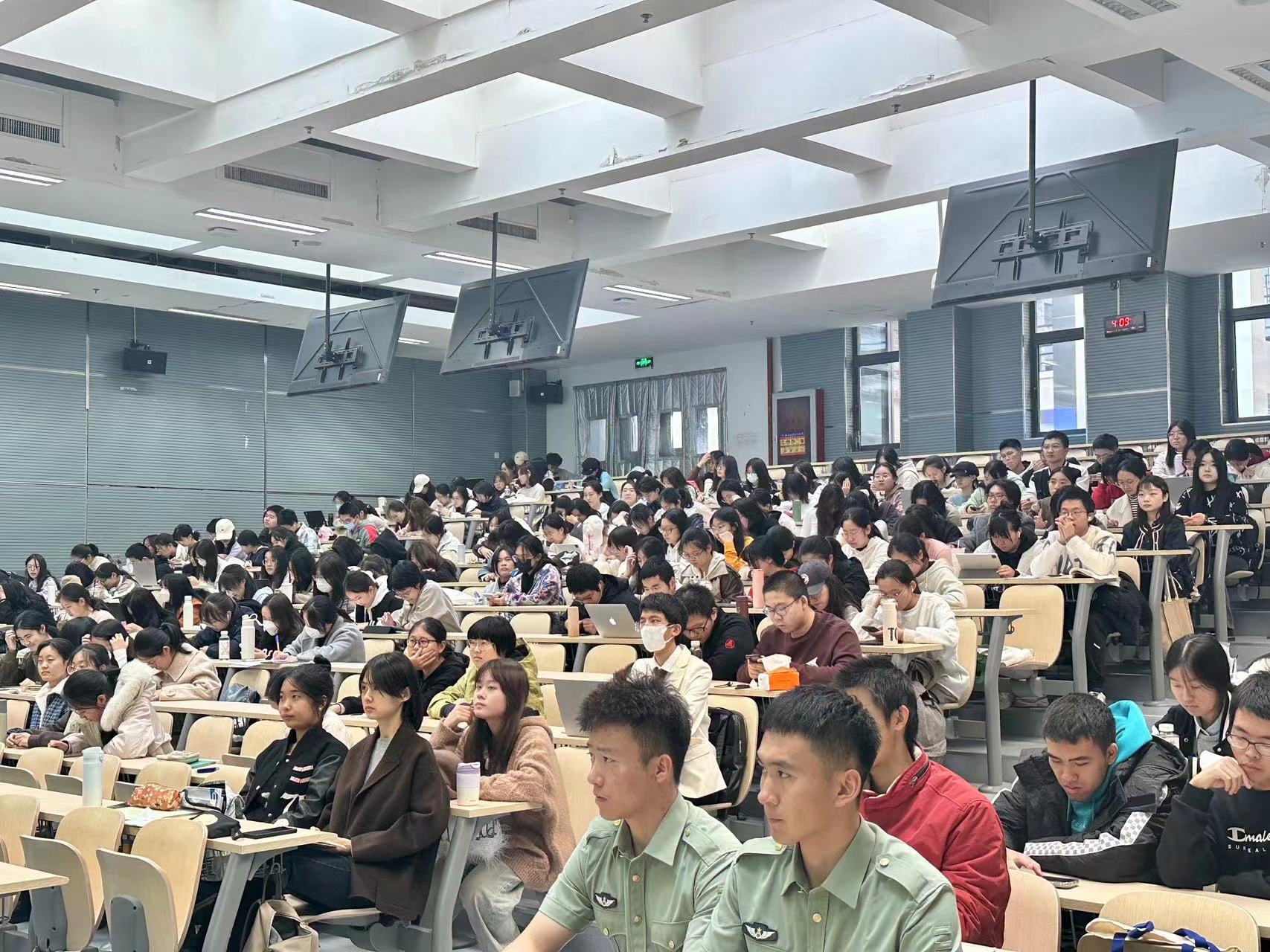 365英国上市公司