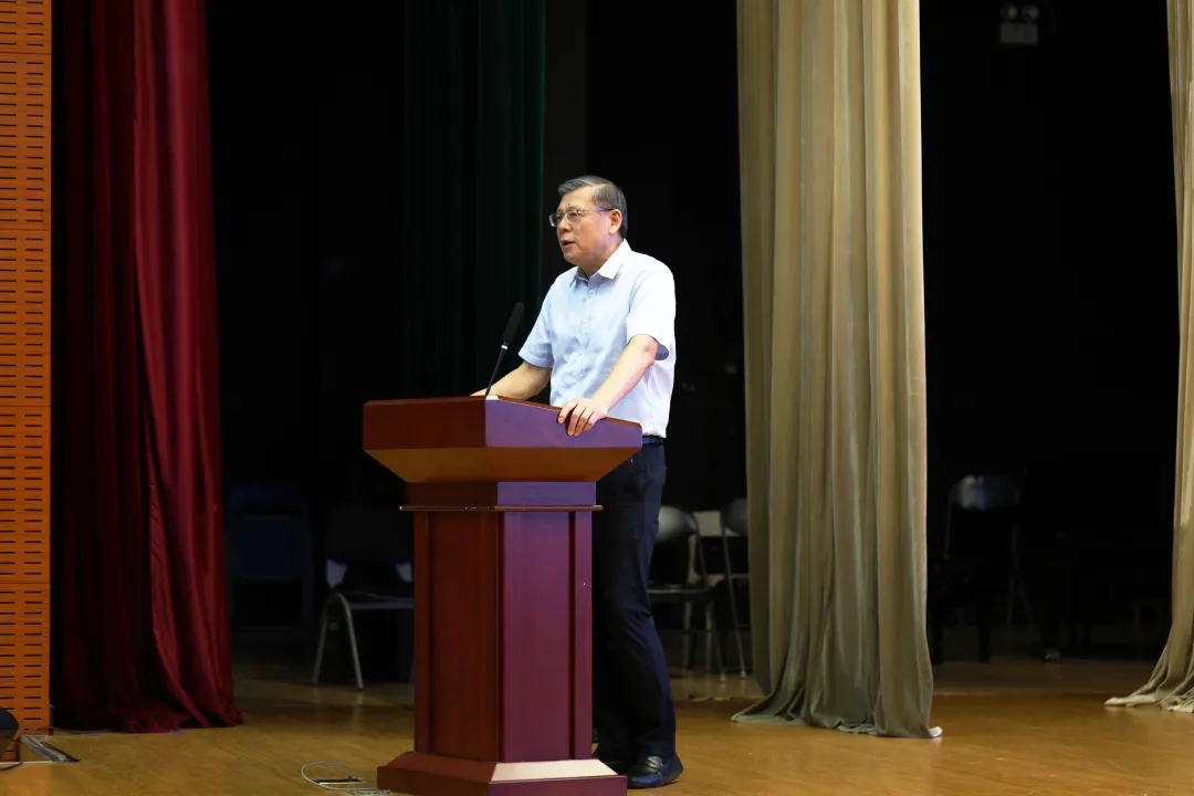 365英国上市公司