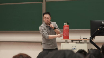 365英国上市公司