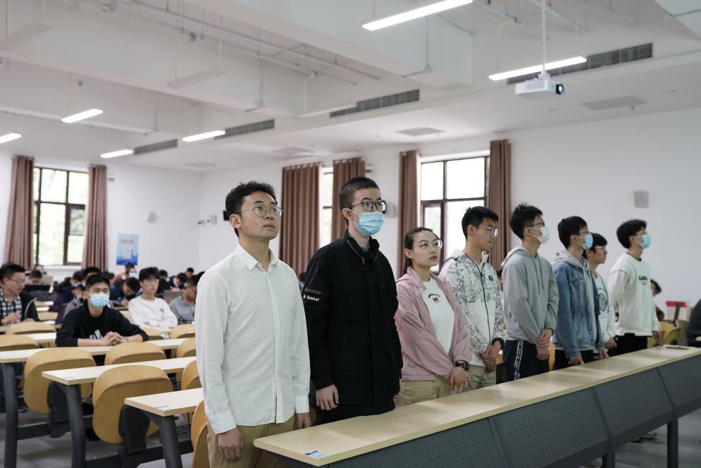 365英国上市公司