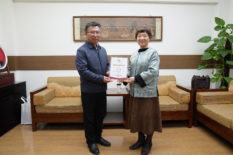 365英国上市公司