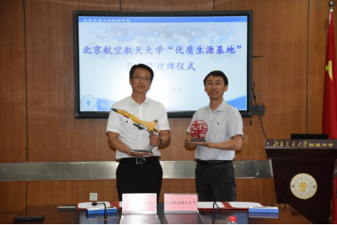 365英国上市公司