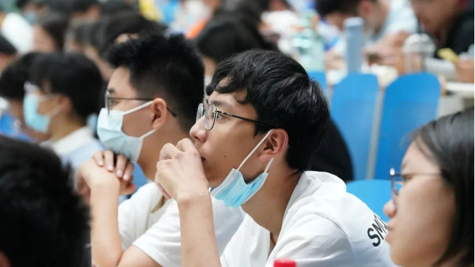 365英国上市公司