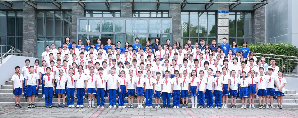 365英国上市公司