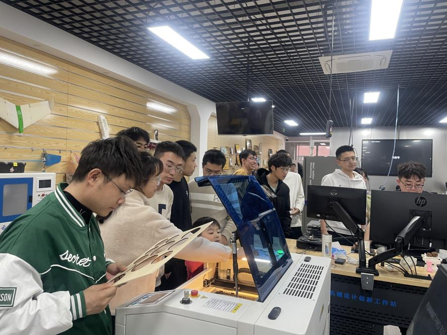 365英国上市公司