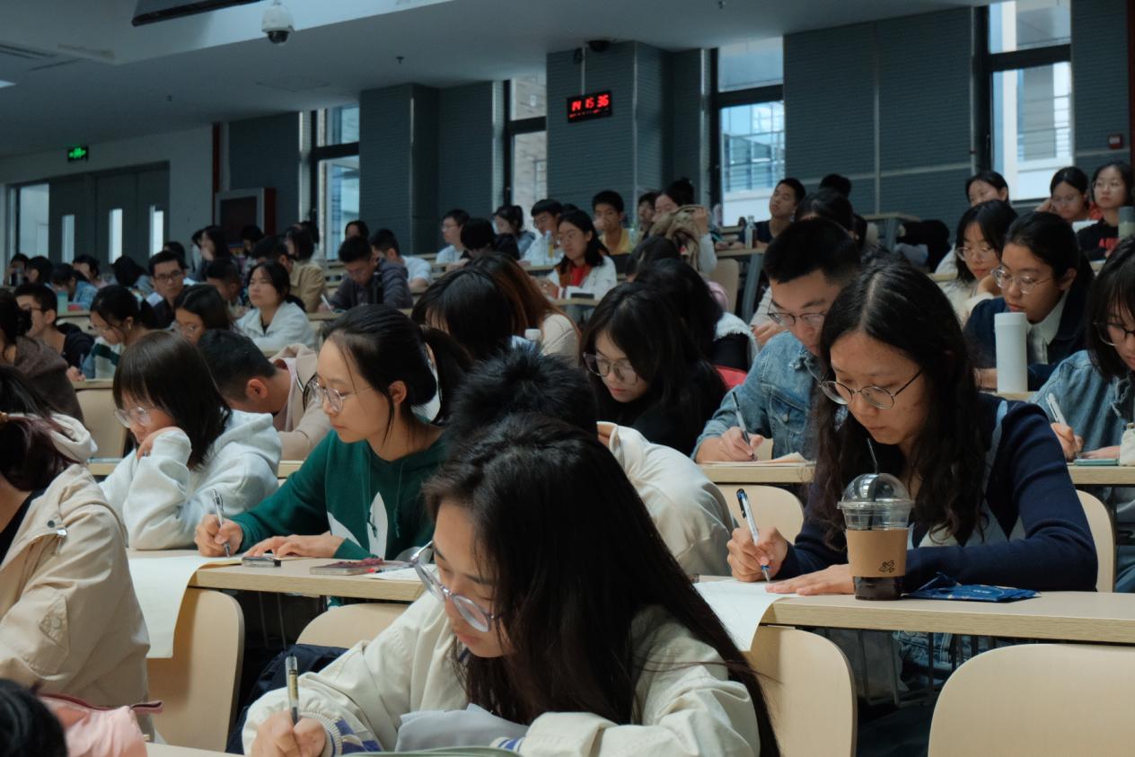 365英国上市公司