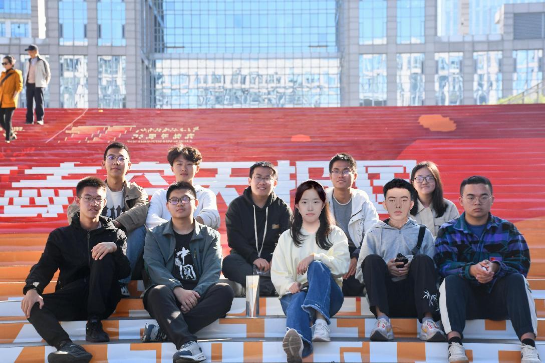 365英国上市公司