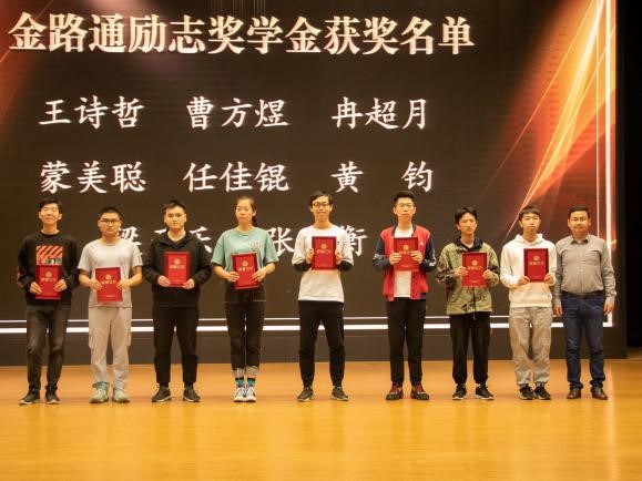 365英国上市公司