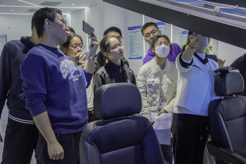 365英国上市公司