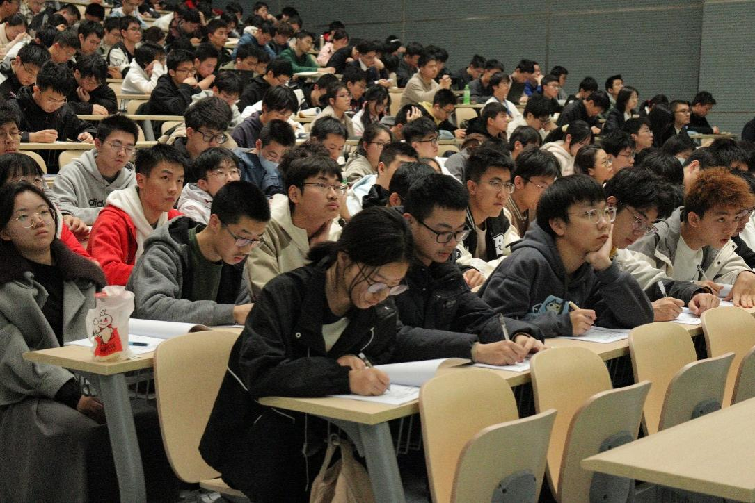 365英国上市公司