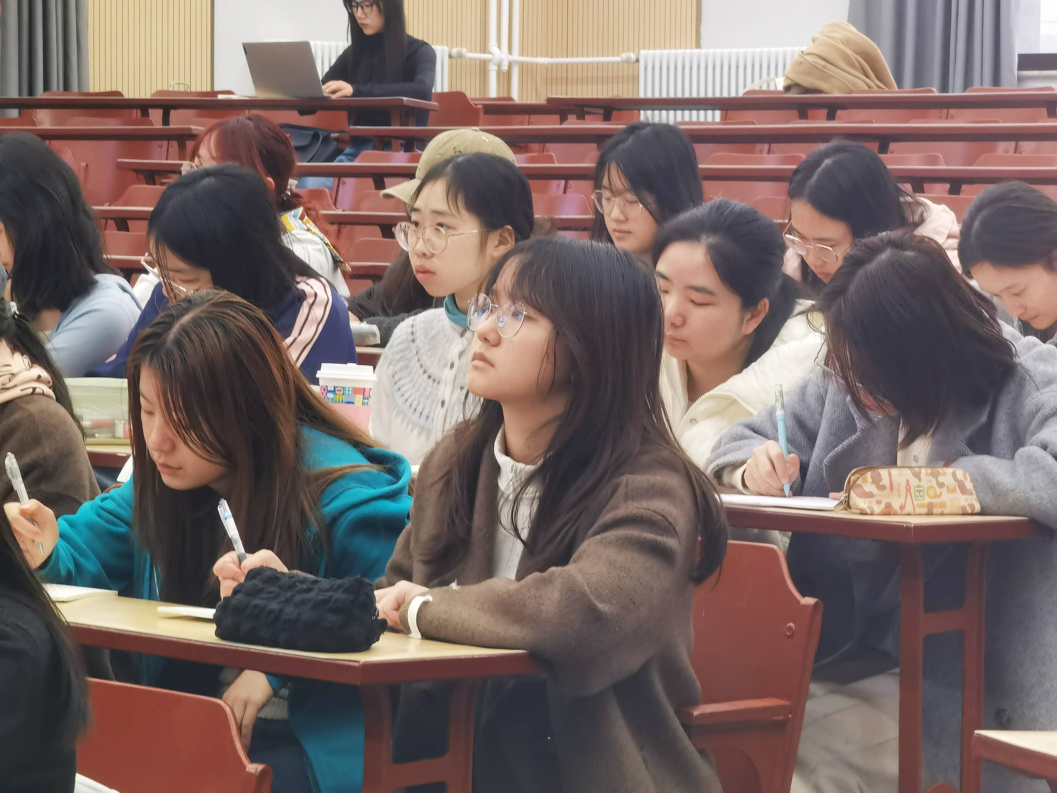 365英国上市公司