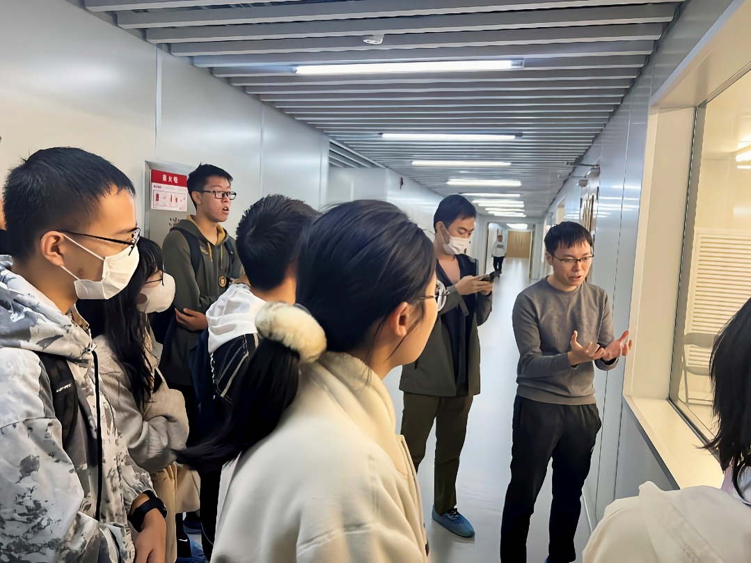 365英国上市公司