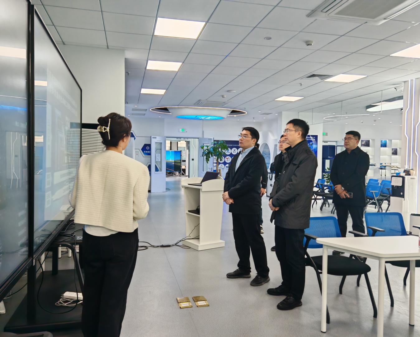 365英国上市公司