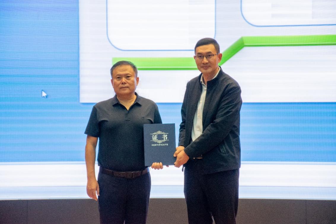 365英国上市公司