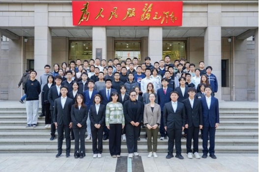 365英国上市公司