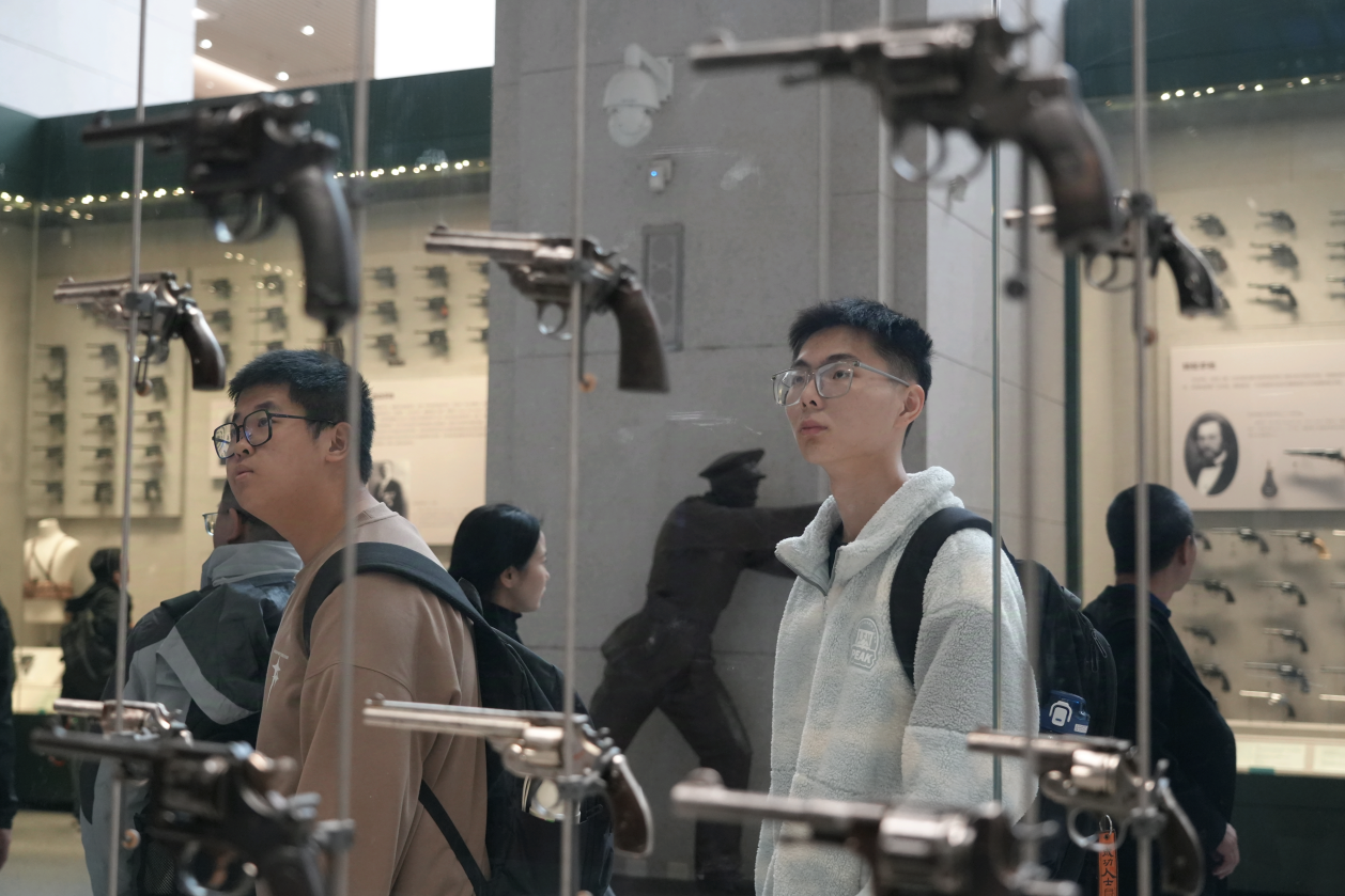 365英国上市公司