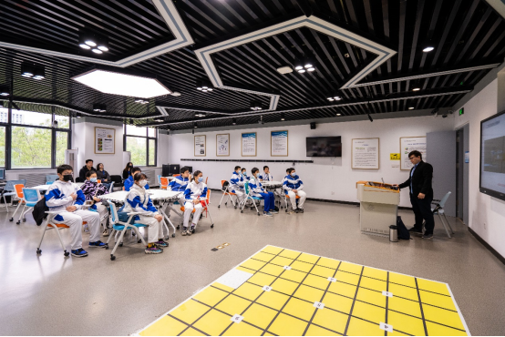 365英国上市公司