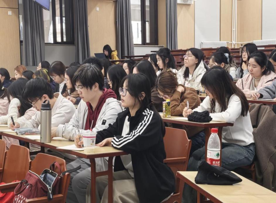 365英国上市公司