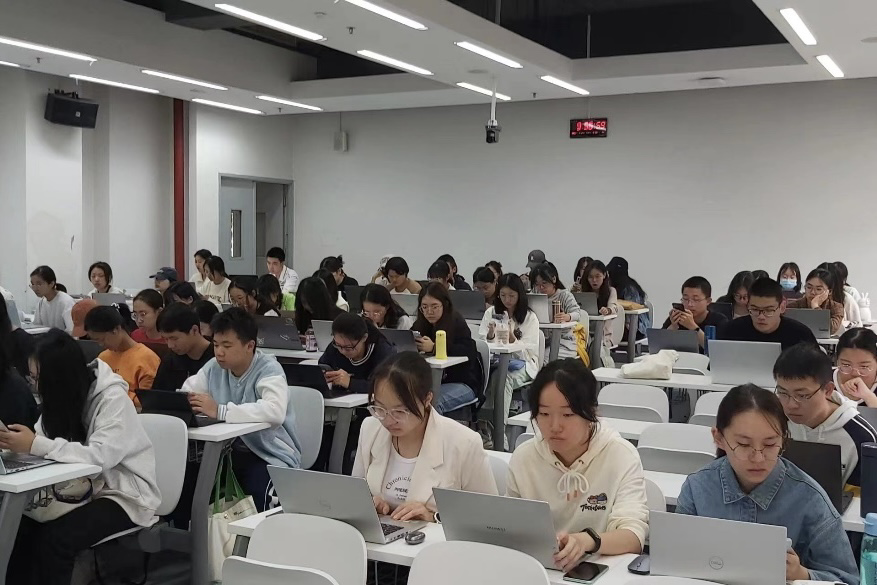 365英国上市公司