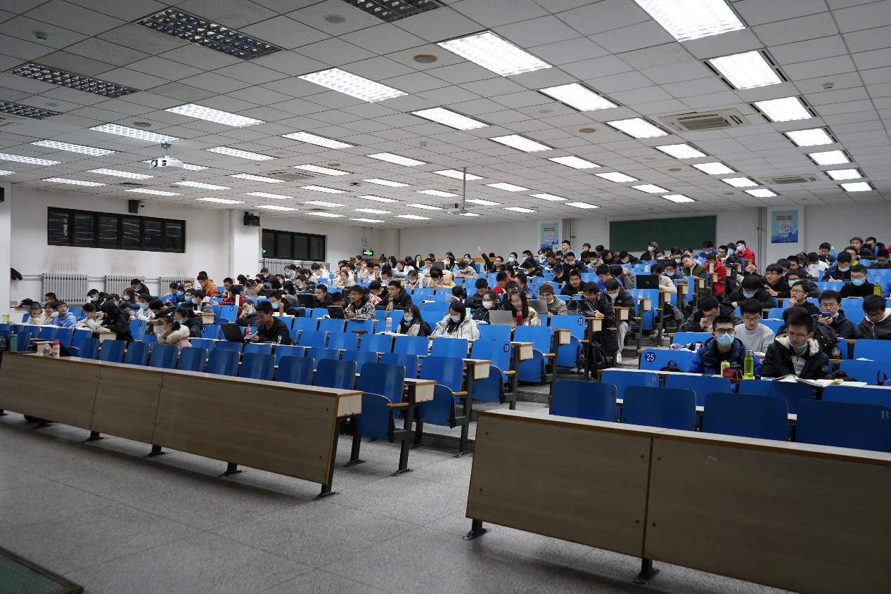 365英国上市公司