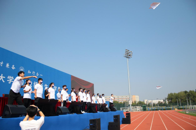 365英国上市公司