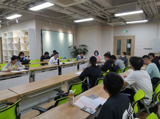 365英国上市公司