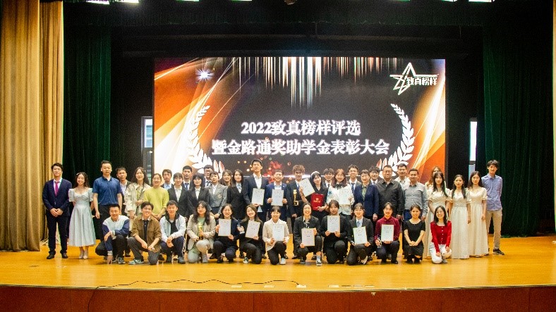 365英国上市公司