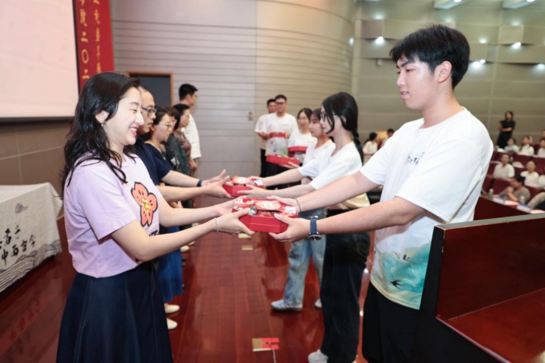 365英国上市公司