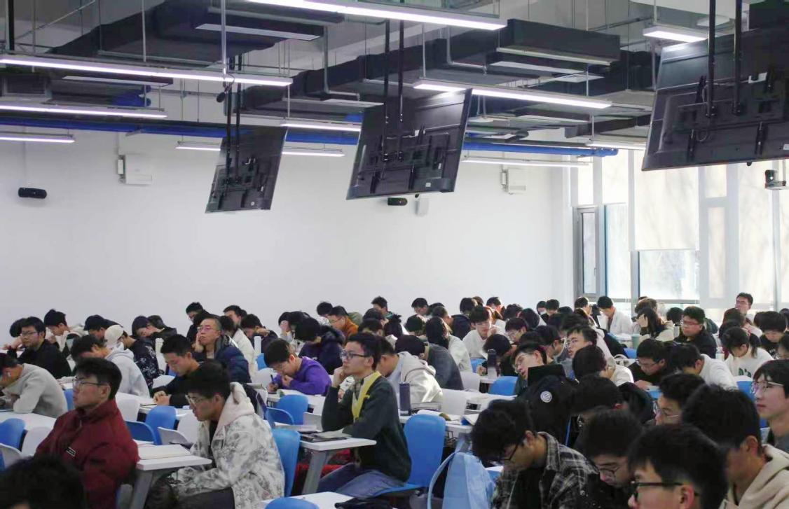 365英国上市公司