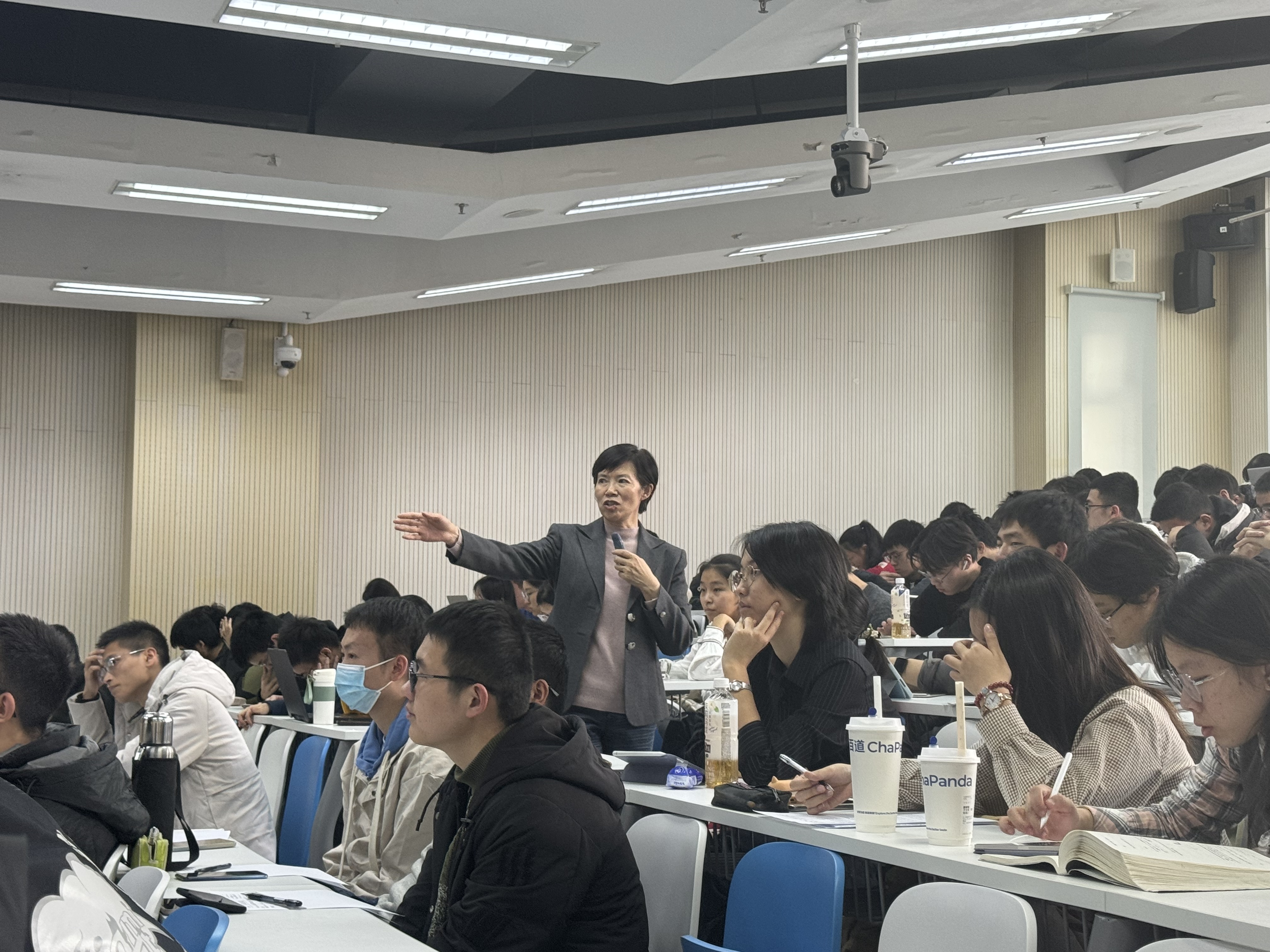 365英国上市公司