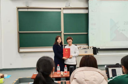 365英国上市公司