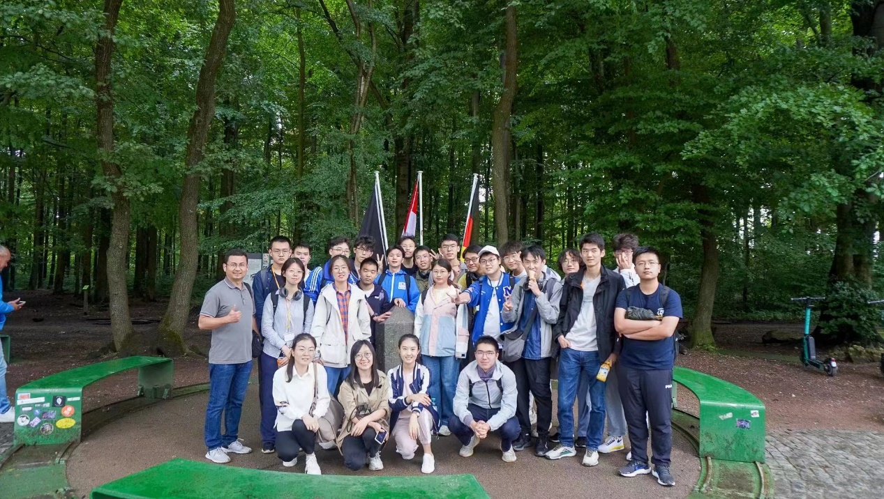 365英国上市公司