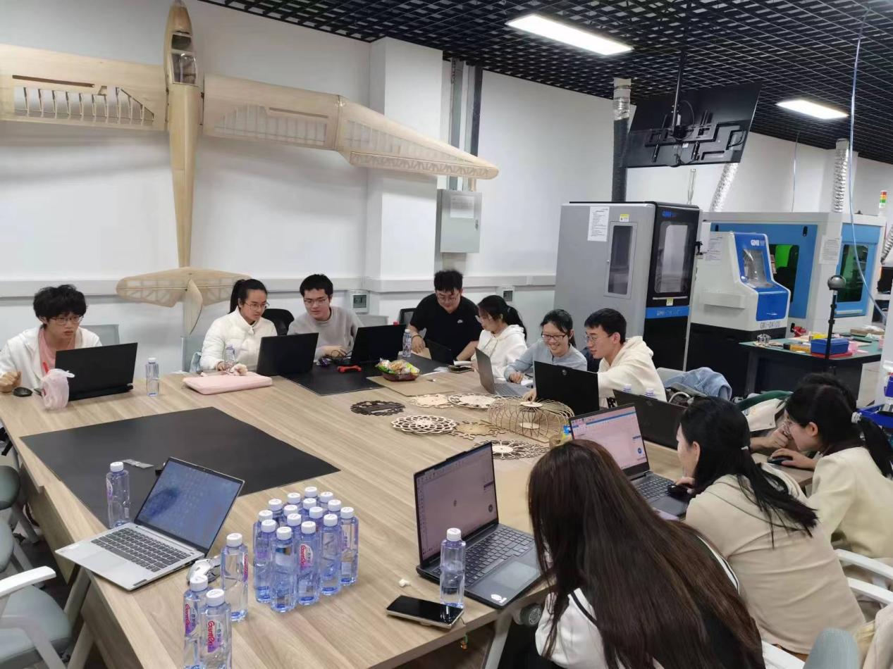 365英国上市公司