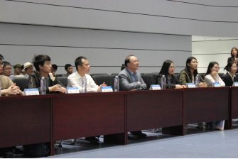 365英国上市公司