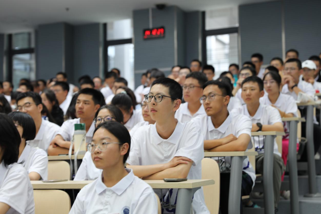 365英国上市公司