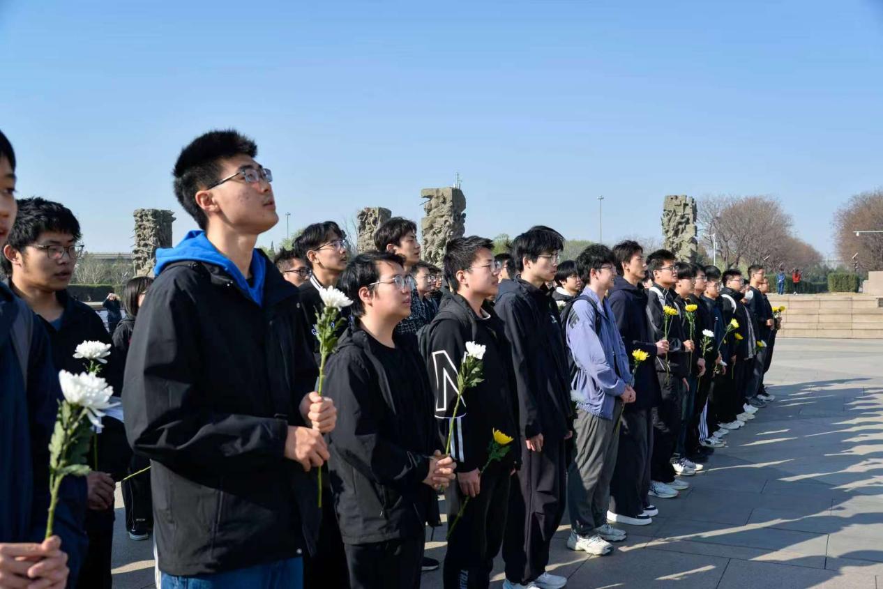 365英国上市公司