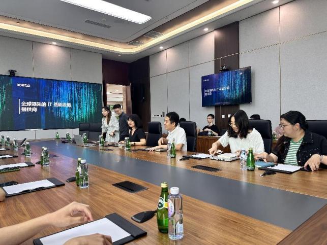 365英国上市公司