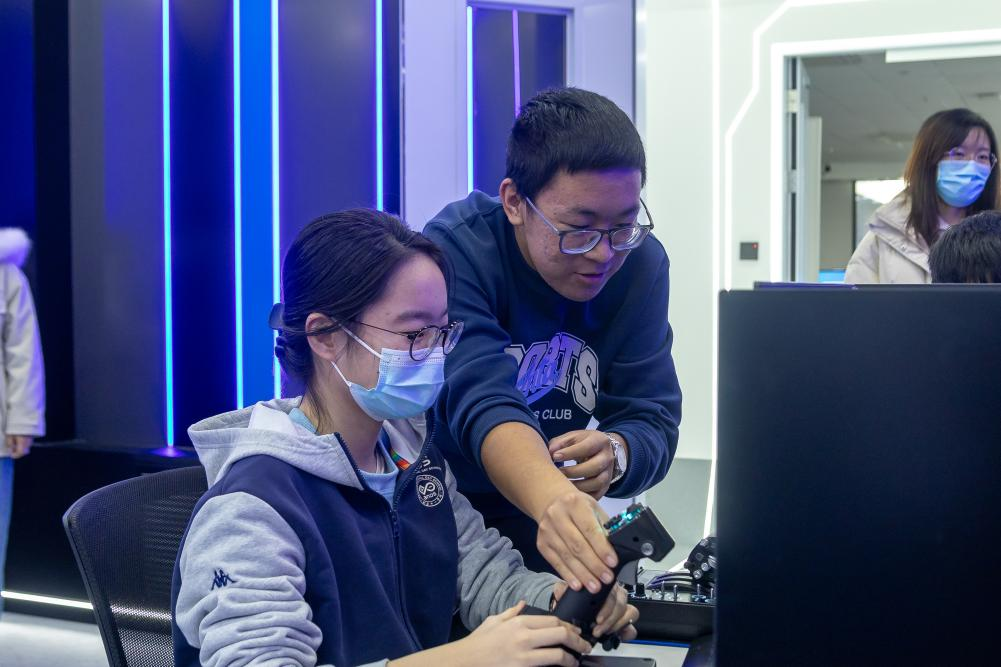 365英国上市公司