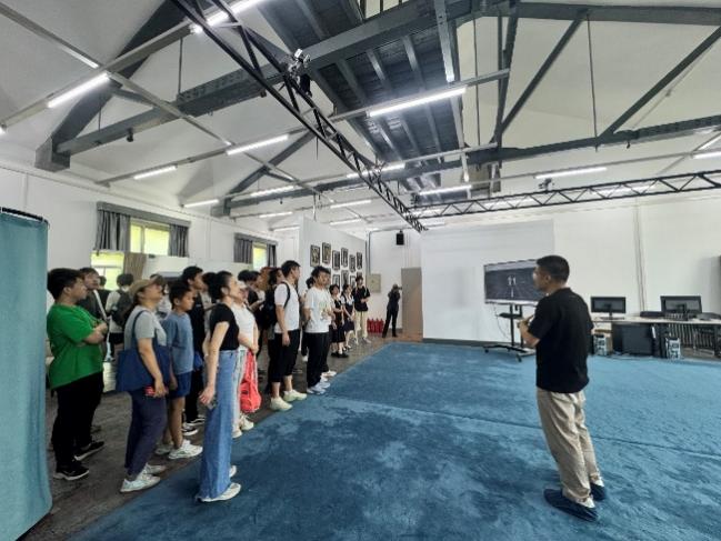 365英国上市公司