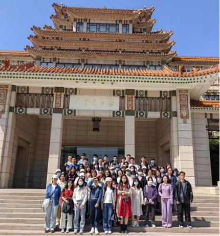 365英国上市公司