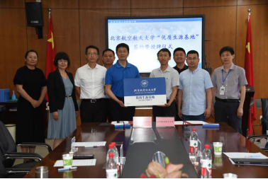 365英国上市公司