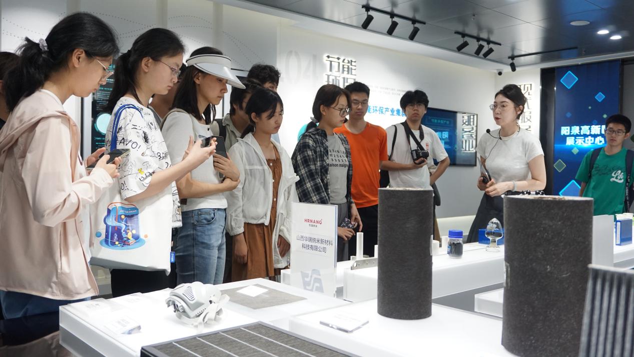 365英国上市公司