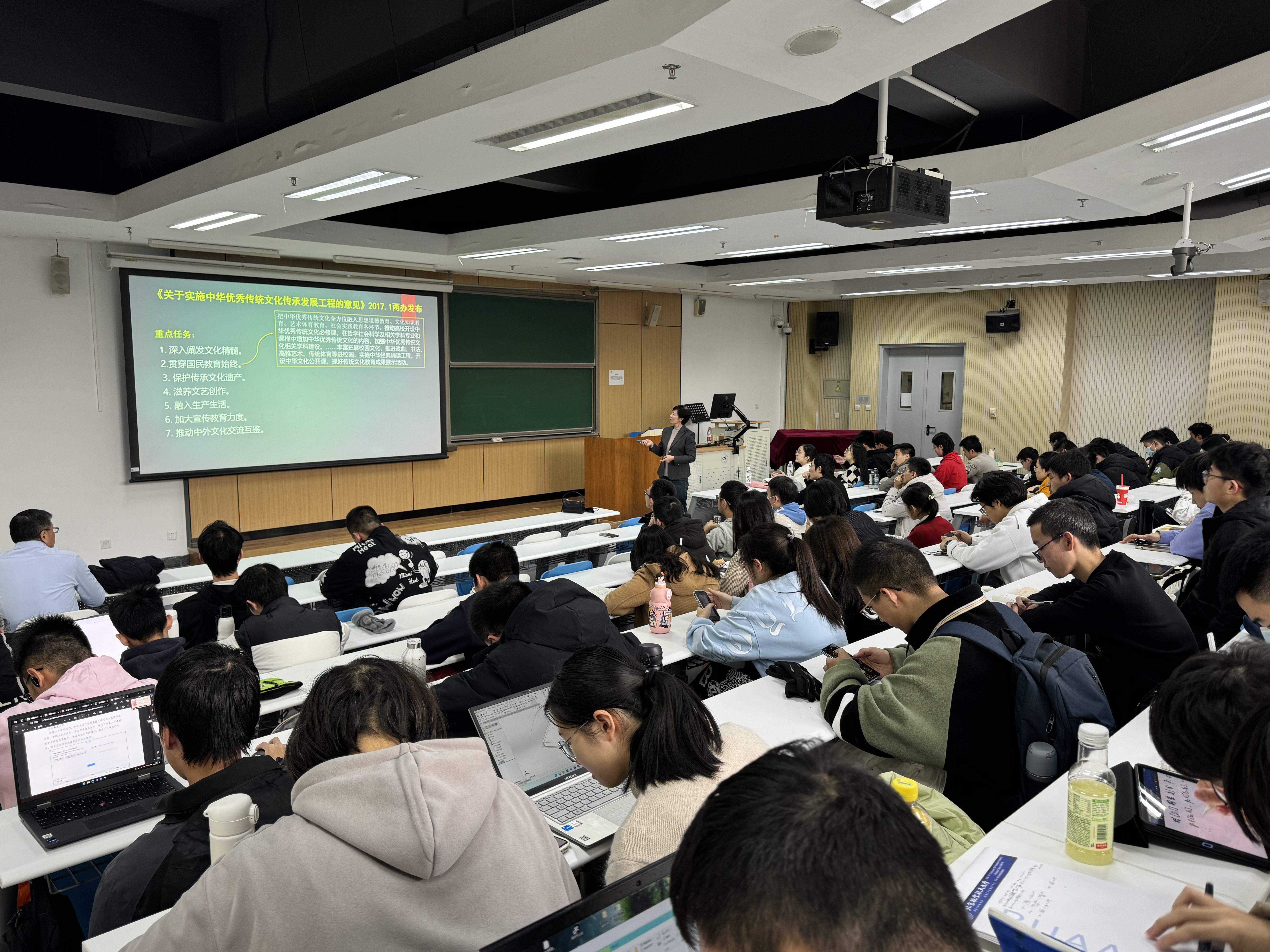 365英国上市公司