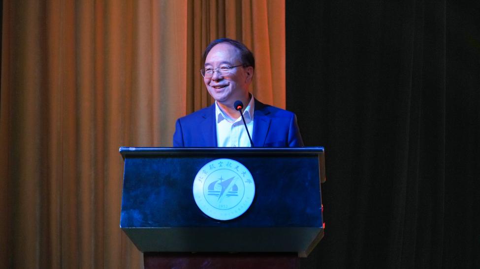 365英国上市公司