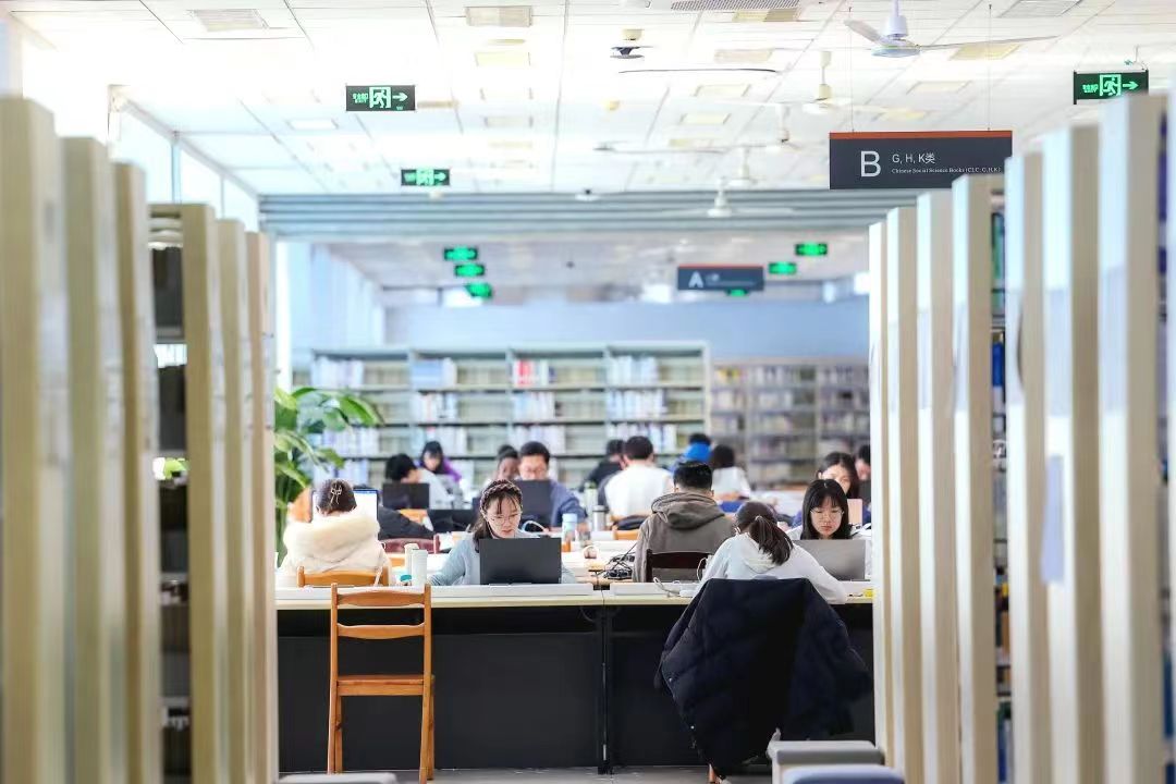 365英国上市公司