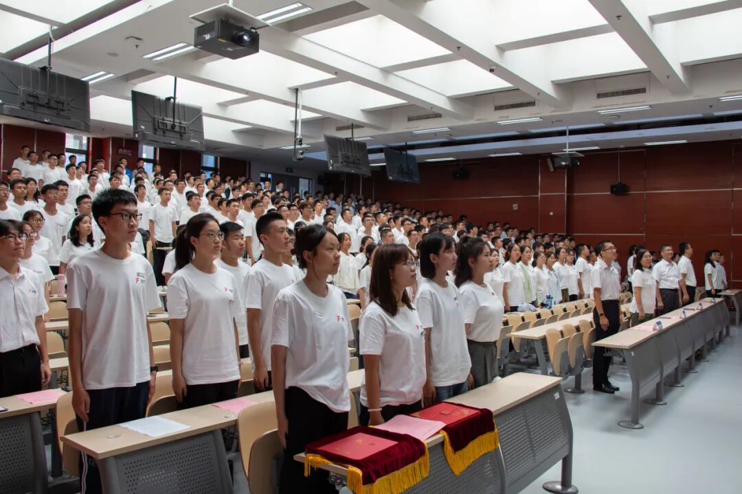 365英国上市公司